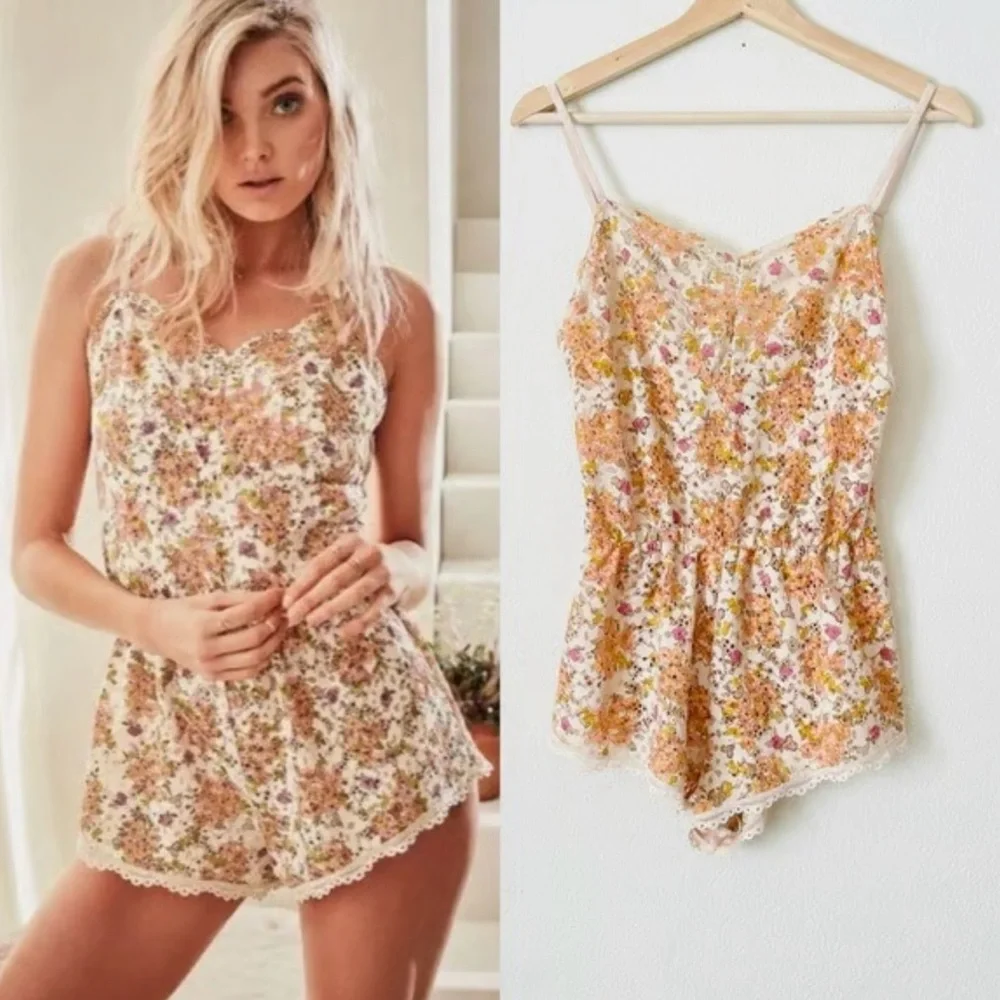 Victoria Secret Crochet Floral Lace Coverup Romper Size XS